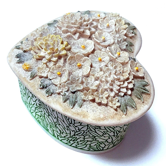 Ceramic Floral Trinket Jewelry Heart Shape - Picture 1 of 5